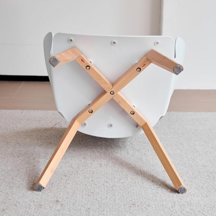 Набір з 4 кухонних стільців GrandCA HOME з масивних дерев'яних ніжок, м'яке сидіння, зелений колір