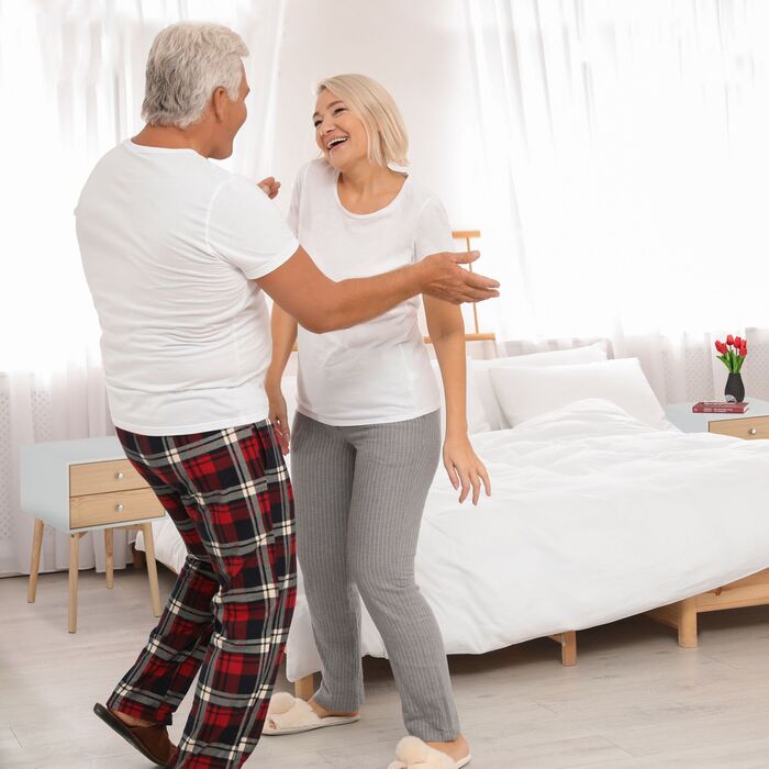 Нічний столик Relaxdays білий з 2 шухлядами