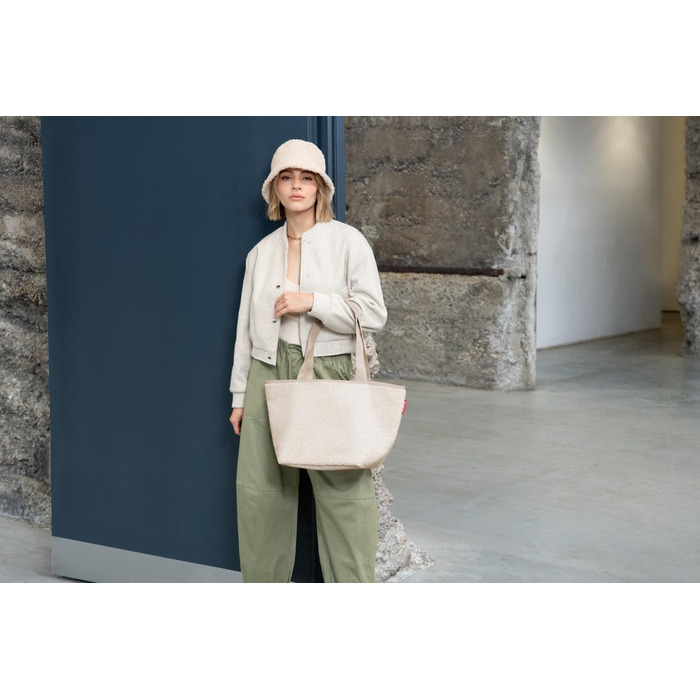 Сумка-шопер Reisenthel Shopper M – стильна та містка сумка з водовідштовхувального матеріалу (Teddy Sand)