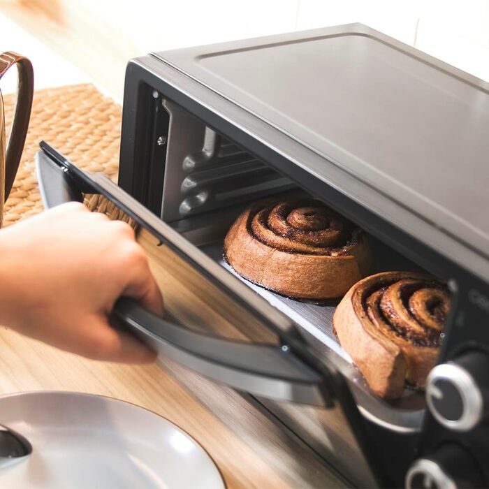 Електрична піч Cecotec Bake&Toast 1090 Black, 10 л, 1000 Вт, таймер 60 хв, регулювання температури до 230ºC, дека, решітка-гриль та щипці з ручкою