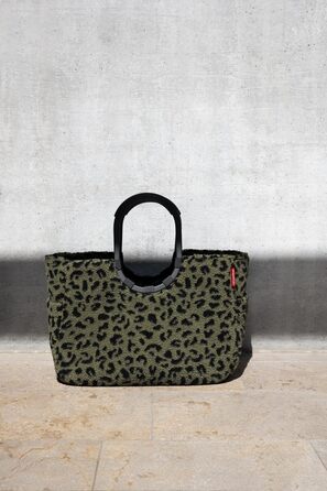 Сумка Reisenthel Loopshopper L – стильна та містка, з водонепроникним покриттям та кишенями з перероблених PET-пляшок, колір Gold (Teddy Leo Olive)