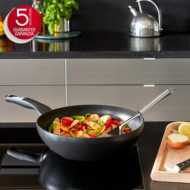 Сковорода Lagostina Intensive Pro з антипригарним покриттям, 32 см, титанове покриття, стійка до подряпин, швидке та рівномірне приготування, технологія Thermo-Signal, сумісна з усіма типами плит (включаючи індукційні)