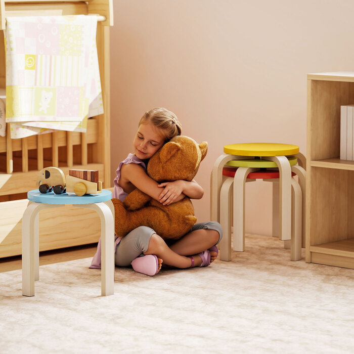 4 бархатисті табурети з фетровими накладками на ніжках, виготовлені з березової фанери, пофарбовані у різні кольори