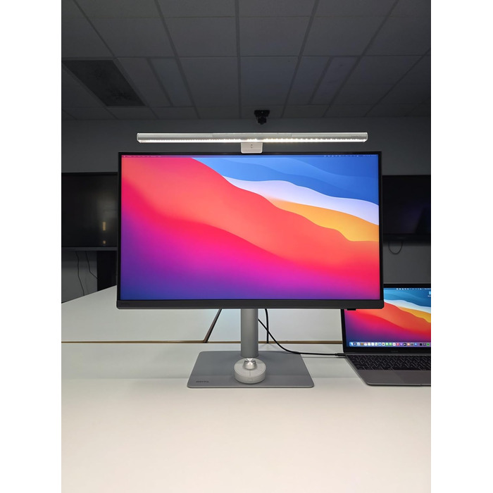 BenQ ScreenBar Pro LED лампа для монітора – безвідблисккове світло, автоматичне вмикання/вимикання, універсальна клямка, надширока підсвітка, регульована колірна температура та яскравість, автоматичне регулювання яскравості, чорний (сріблястий)