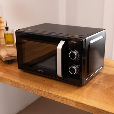 Мікрохвильова піч Cecotec ProClean 3030 20л, 700Вт, чорна: з грилем, покриттям Ready2Clean, 6 рівнів потужності, таймер 30хв