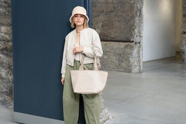 Сумка-шопер Reisenthel Shopper M – стильна та містка сумка з водовідштовхувального матеріалу (Teddy Sand)