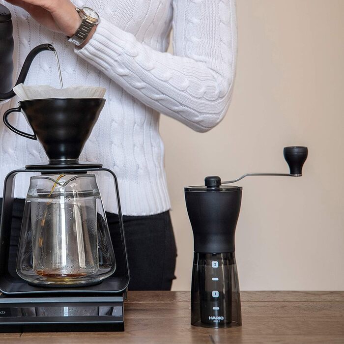 Кавомолка Hario Mini Mühle Slim Plus чорного кольору