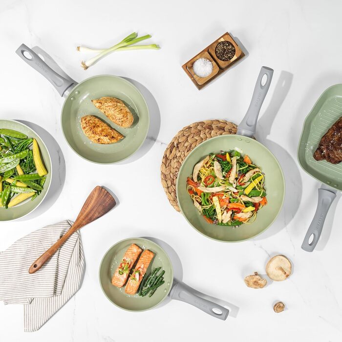 Сковорода-гриль SALTER Earth Grill 28 см з виливом, квадратна, для стейків, сумісна з індукцією, без PFAS/PFOA, алюміній з титановою основою, керамічне покриття, легко миється, з бакелітовою ручкою, зелена