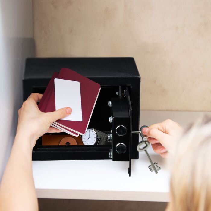 Relaxdays Чорний настінний сейф на ключ