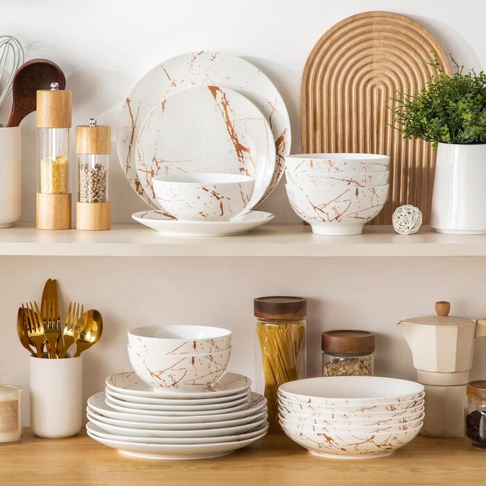 LOVECASA Сервіз столовий порцеляновий Daphne SWEET, 24-частинний набір, 6 персон. Сервіз з золотим декором: тарілки для їжі, десертні тарілки, миски для каші та супові тарілки.