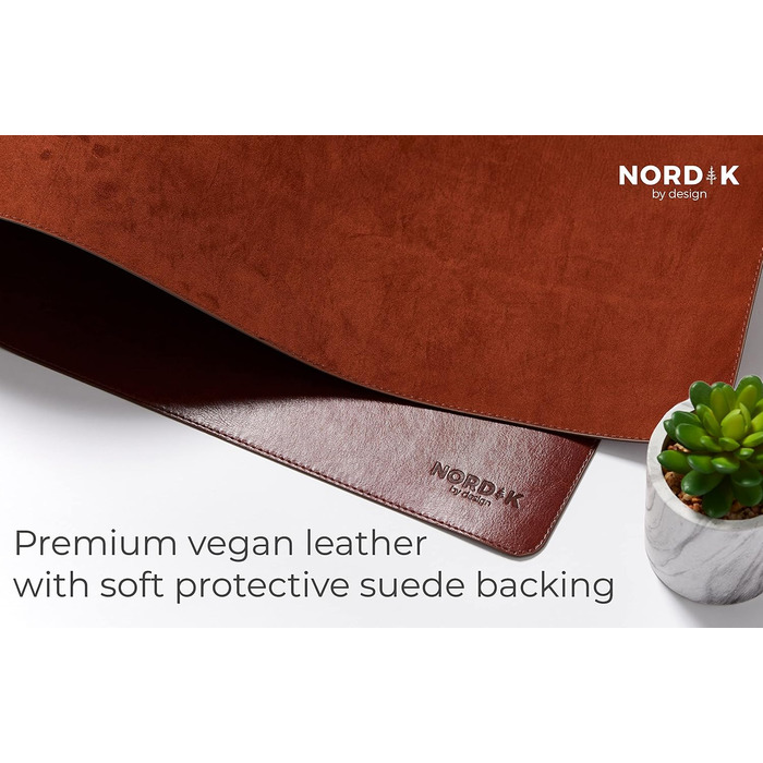 Шкіряний килимок для столу Nordik (Sattelbraun), великий органайзер для кабелів та преміум підкладка під мишу з екошкіри та фетру, 89,9 x 43,2 см, колір коньячний