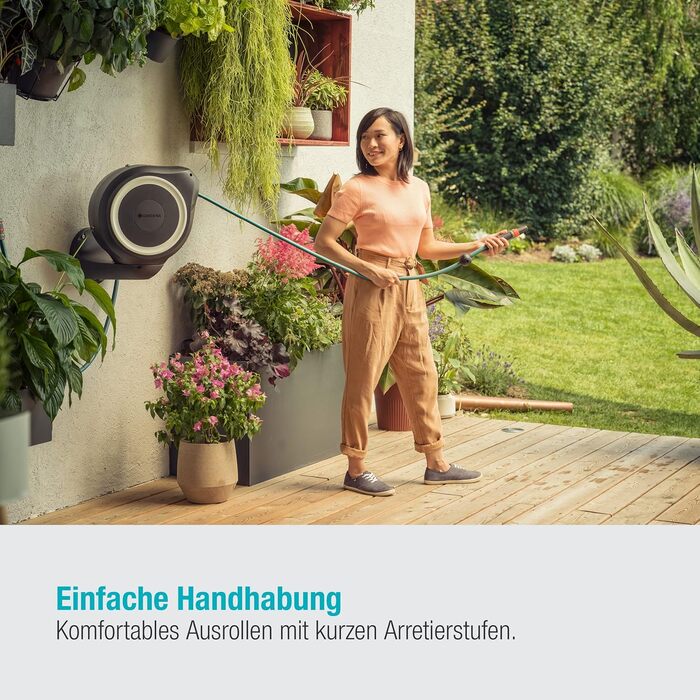 Шланг садовий Gardena RollUp M 20м: гнучкий, з тримачем для стіни, з розпилювачем та шлангом 20м (18610-20)