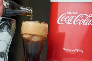 Льодогенератор Salco Coca Cola, 10 кг/день, 2 розміри льоду, ретро дизайн, портативний, червоний, для коктейлів та напоїв