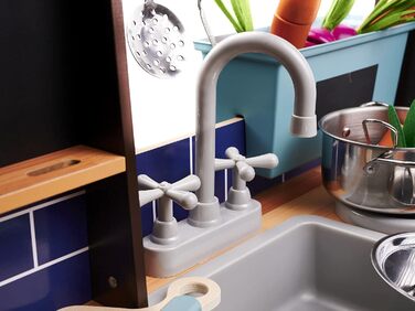 Дерев'яна дитяча кухня з раковиною, духовкою та витяжкою, модель 1