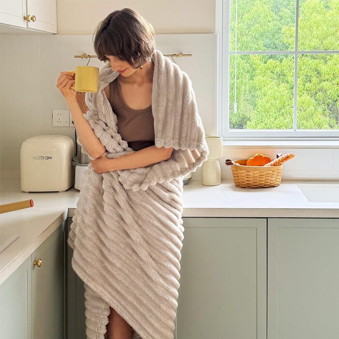 BEDSURE Плед-декор для дому - теплий вовняний та флісовий плед, ковдра на диван, великий м'який плед для вітальні, бежевий, 150 x 200 см