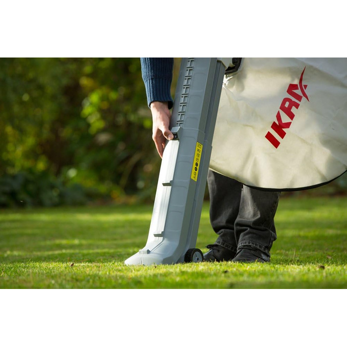 IKRA 74204030 Електричний 3-в-1: пилосос для листя, повітродувка, подрібнювач листя IBV 2800 E, об'єм контейнера 45л, швидкість повітря 275 км/год, 2800 Вт, 230 В, сірий/червоний/чорний