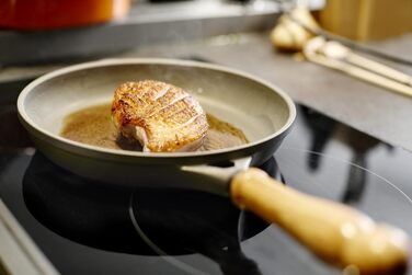 Сковорода Berndes Bonanza 24 см з індукційним дном, високим бортиком та 3-шаровим антипригарним покриттям, міцний алюмінієвий литок, чорна (24 см)