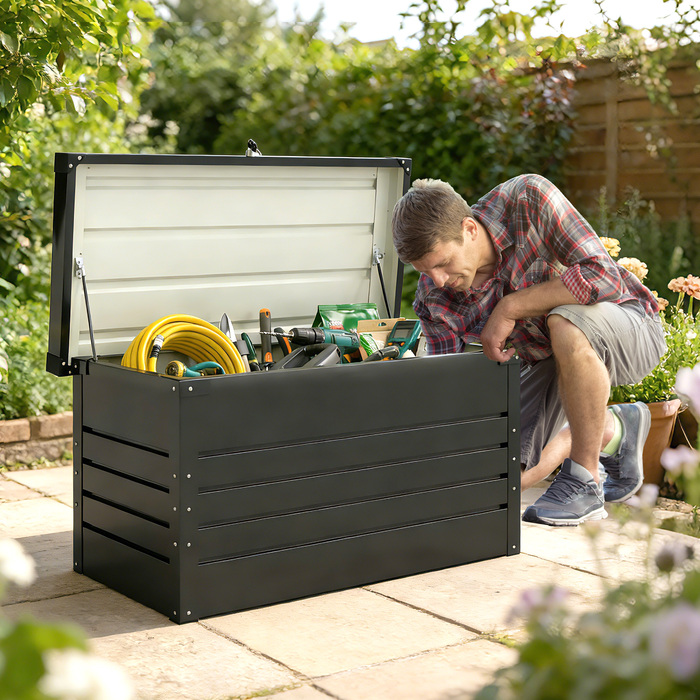 Короб для подушок Gartenbox Metall 450L – міцна металева коробка об'ємом 450 літрів з подвійними стінками кришки. Розміри: 120 x 61 x 62 см. Водостійка, з можливістю замикання. Колір: сірий.
