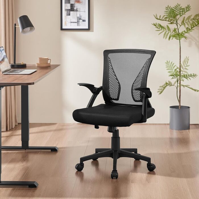 Офісний стілець Yaheetech ергономічний з сітчастою спинкою, регульований, з підлокітниками, для комп'ютера до 136 кг, чорний, з відкидними підлокітниками
