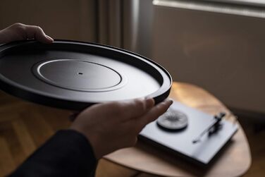 Програвач вінілу Pro-Ject Debut Carbon EVO з карбоновим тонармом, електронним перемикачем швидкості та голкою Ortofon 2M Red, глянцевий чорний