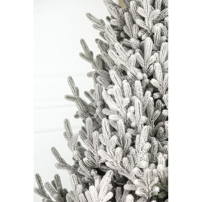 Ялинка лита 'Віденська' ЗАСНІЖЕНА 2,30м