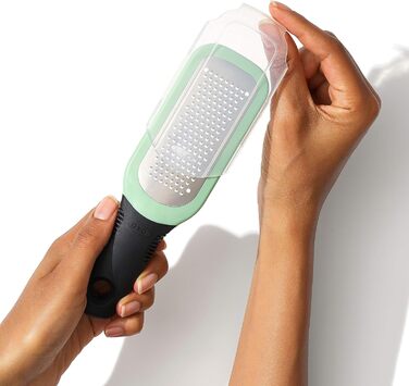 OXO Good Grips Терка для овочів з контейнером для збору – з нержавіючої сталі, для імбиру та часнику, срібна/чорна