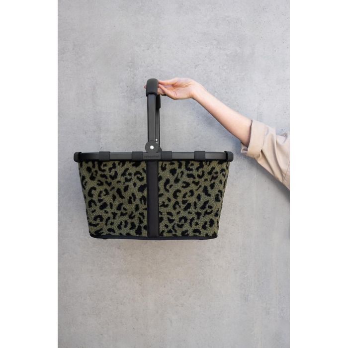 Сумка-шопер Reisenthel Carry Bag Teddy Leo Olive – містка та водонепроникна, з внутрішньою кишенею