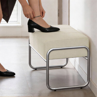 Пуф-табурет з товстим шаром наповнювача, обтягнутий тканиною жакард, з металевими ніжками, ідеально підходить для спальні, бежевого кольору.