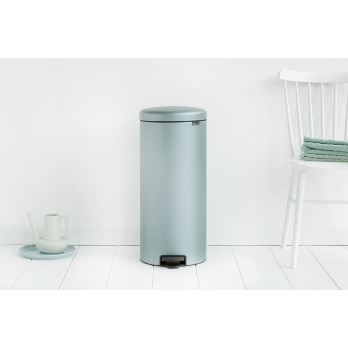 30-літрова педаль для сміття Silent Mint Metallic NewIcon Brabantia