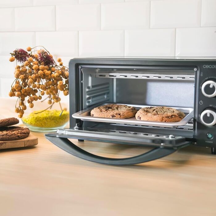 Електрична піч Cecotec Bake&Toast 1090 Black, 10 л, 1000 Вт, таймер 60 хв, регулювання температури до 230ºC, дека, решітка-гриль та щипці з ручкою