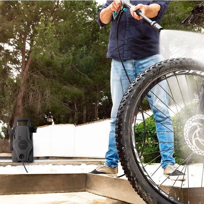 Мийка високого тиску Cecotec HydroBoost 1400 Essential: 1400 Вт, для дому, саду та авто, 105 бар, 426 л/год, алюмінієвий насос, радіус дії 9 м, багатокольорова, 1 насадка + пляшка для миючого засобу