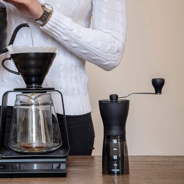 Кавомолка Hario Mini Mühle Slim Plus чорного кольору