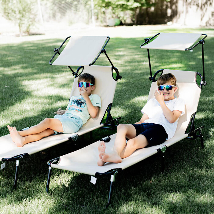 Набір з 2 розкладних шезлонгів для саду з сонцезахисним навісом та 5-рівневим регулюванням спинки, коричневого кольору