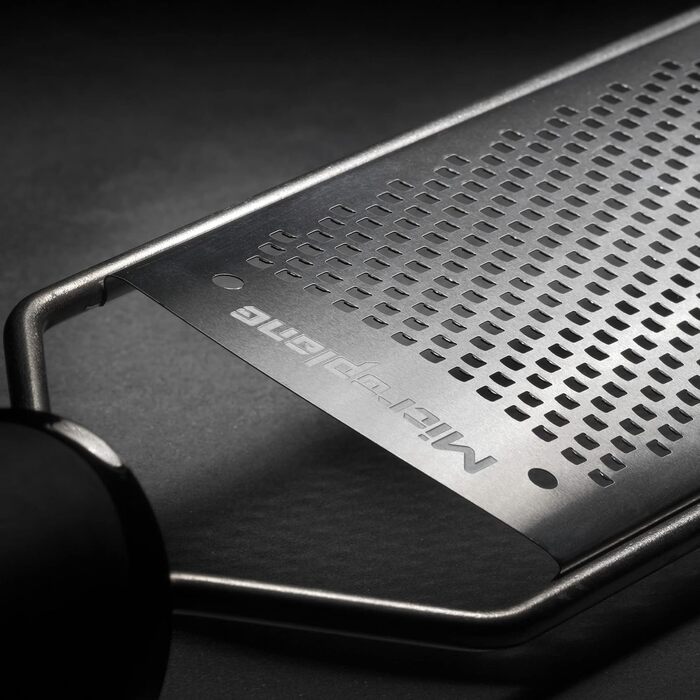 Терка Microplane Fein для сиру, цитрусових, часнику, чилі, кориці та мускатного горіха з лезами з нержавіючої сталі, Made in USA (Зелена, дрібна)