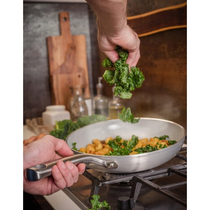 Сковорода Berndes b.free з антипригарним покриттям (28 см) – з переробленого алюмінію, для всіх плит, без PFAS