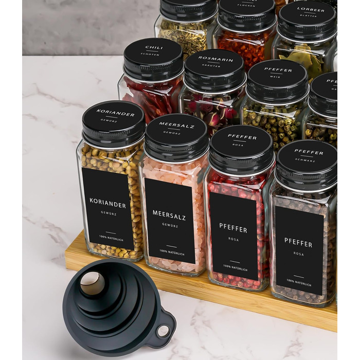 Набір скляних банок для спецій [24 x 120 мл] з 301 етикеткою (німецька мова) | Матові чорні кришки | Контейнери для спецій з металевими кришками та дозатором. Кутові скляні банки, набір 24 шт, чорний колір - 24 - чорні етикетки