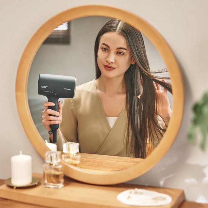 Фен Panasonic EH-NA0J-N825 nanoe™ MOISTURE+ з мінералами, 1600 Вт, чорний, для догляду за шкірою, волоссям та шкірою голови