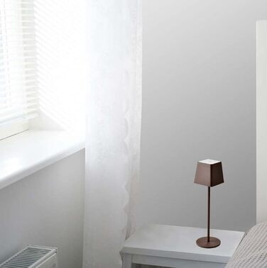 LED настільна лампа V-TAC з бездротовим живленням, сенсорне керування, акумулятор 4400 mAh, тепле світло 3000K, IP54, коричневий колір, для дому та вулиці