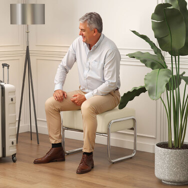 Пуф-табурет з товстим шаром наповнювача, обтягнутий тканиною жакард, з металевими ніжками, ідеально підходить для спальні, бежевого кольору.