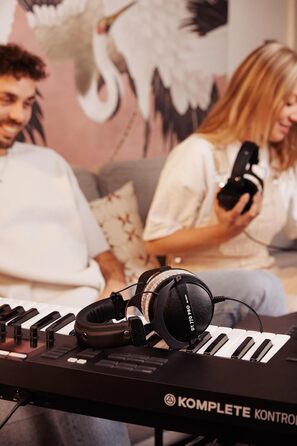 Накладні навушники beyerdynamic DT 770 PRO 80 Ом, закриті, дротові, для запису та моніторингу