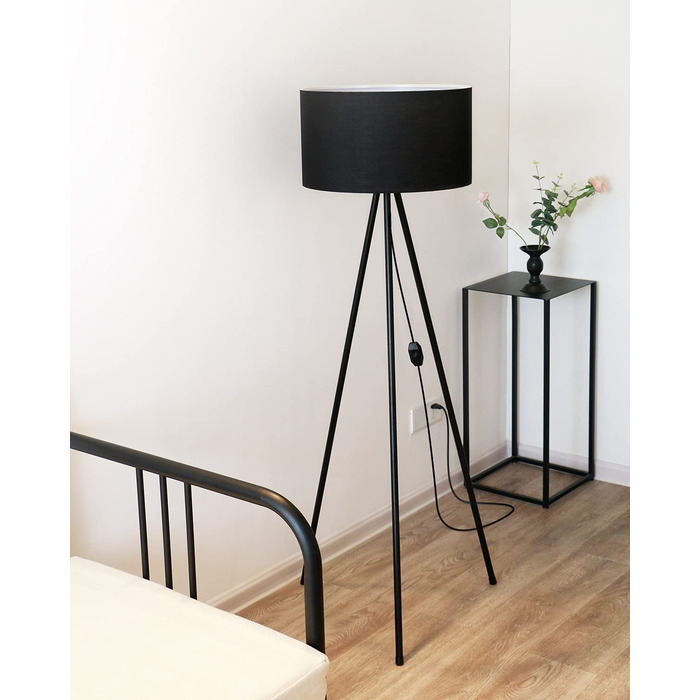 Світлодіодна підлогова лампа Tomons з димером, чорна. Сучасна торшер на тринозі з металу для вітальні та спальні, лампа для читання