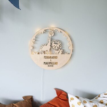 Нічний світильник LAUBLEUST персоналізований для дитячої кімнати - Лев і жираф-30x0, 4 см-натуральний настінний світильник Дерев'яний-Бра для укладання дитини спати-Настінний світильник для дитячої кімнати (2 назви і 1 дата)