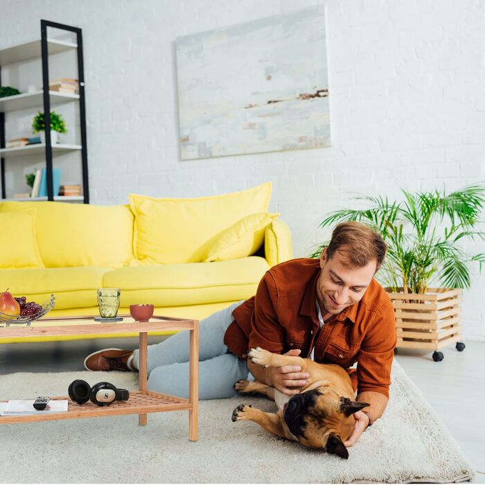 Relaxdays Приставний столик з горіхового дерева з скляною полицею