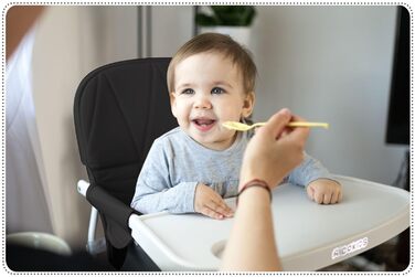 Дитячий стільчик RicoKids для годування - стілець для малюків 6-36 місяців, знімний столик, м'яке сидіння, чорно-білий