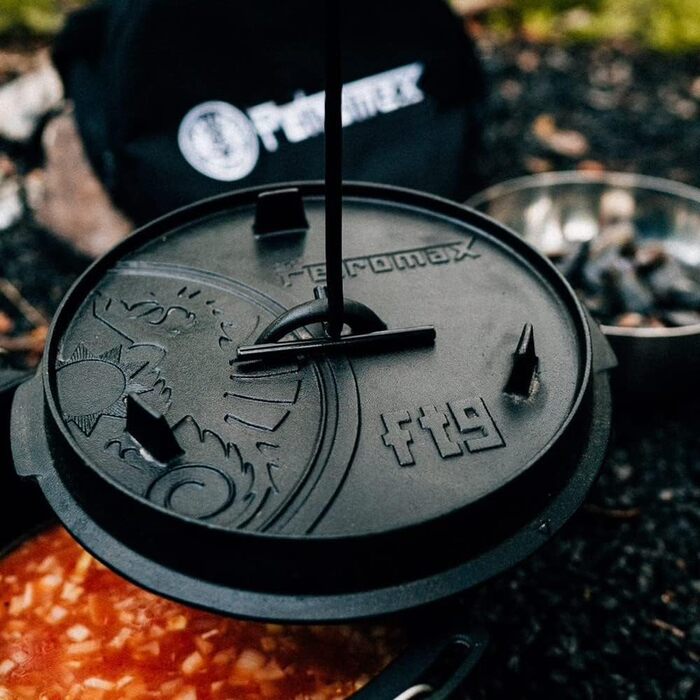 Чавунний казанок Petromax Feuertopf - Dutch Oven для готування та випікання на відкритому вогні