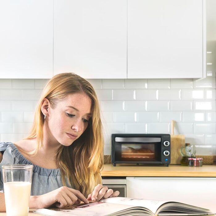 Електрична піч Cecotec Bake&Toast 1090 Black, 10 л, 1000 Вт, таймер 60 хв, регулювання температури до 230ºC, дека, решітка-гриль та щипці з ручкою