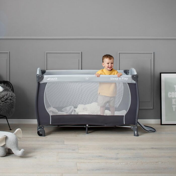 Дитяче ліжко-манеж Hauck Sleep N Play Go Plus з транспортною сумкою, колесами та прорізом для ігор, компактно складається, для малюків від народження до 15 кг (Stone)