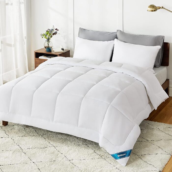 Ковдра BEDSURE 135x200 см - чотирисезонна, стегане покриття, сертифікат Oeko-Tex, білий колір, для алергіків, 300 GSM