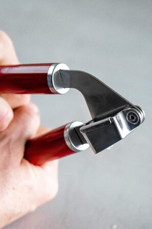 Прес для часнику KitchenAid з нержавільної сталі, придатна для миття в посудомийній машині – Almond Creme (імперський червоний)