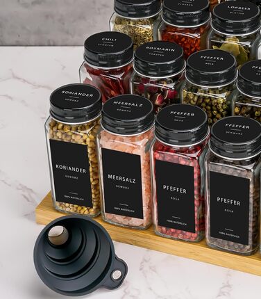Набір скляних банок для спецій [24 x 120 мл] з 301 етикеткою (німецька мова) | Матові чорні кришки | Контейнери для спецій з металевими кришками та дозатором. Кутові скляні банки, набір 24 шт, чорний колір - 24 - чорні етикетки